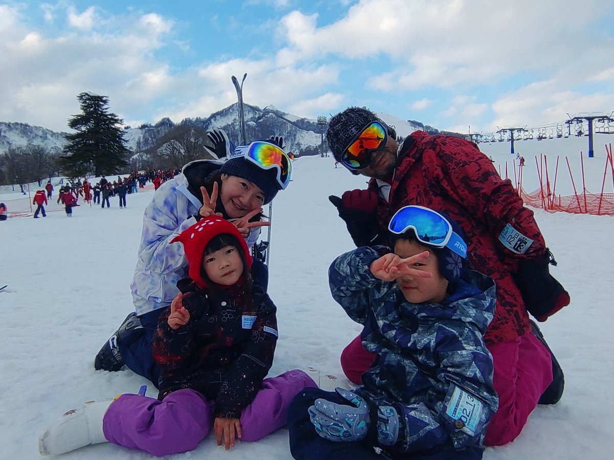 mutakira's tweet photo. 子供たちスキーデビュー
まつもっちゃん先生のハートフル指導のお陰で子供たちも上達
明日はリフトに乗って上から滑ってみるか https://t.co/rFvIU85jTi