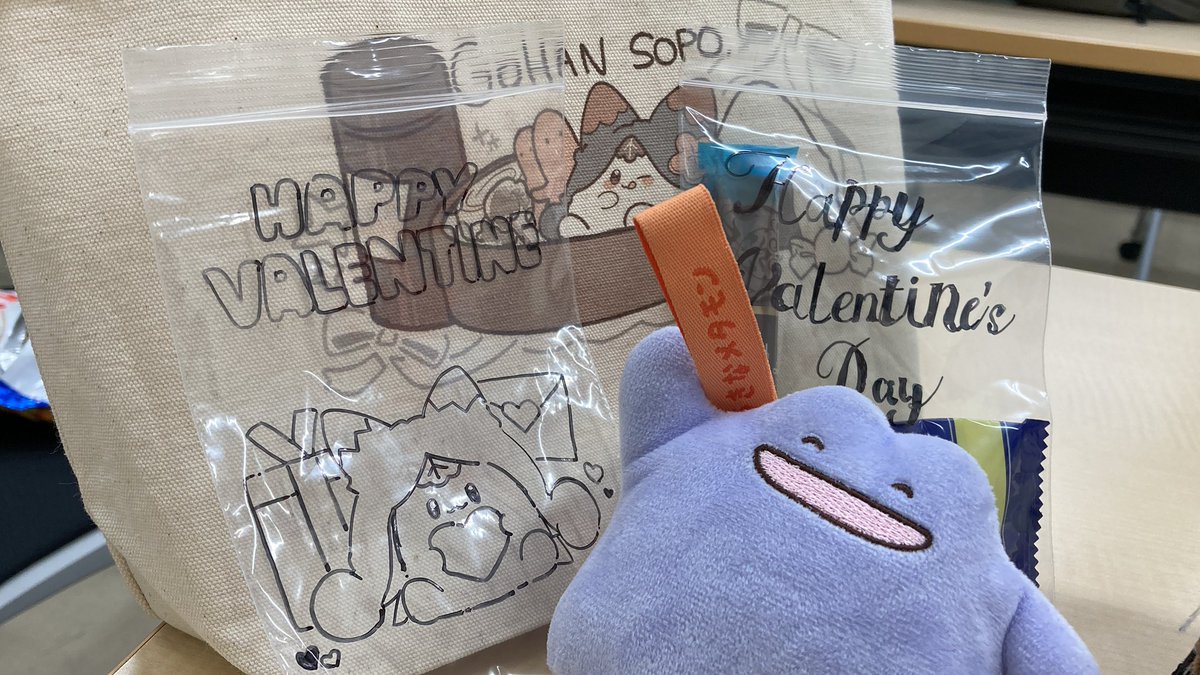 ActorCrow's tweet image. ポリネシアンバレンタイン2日目 市販のお菓子を詰める