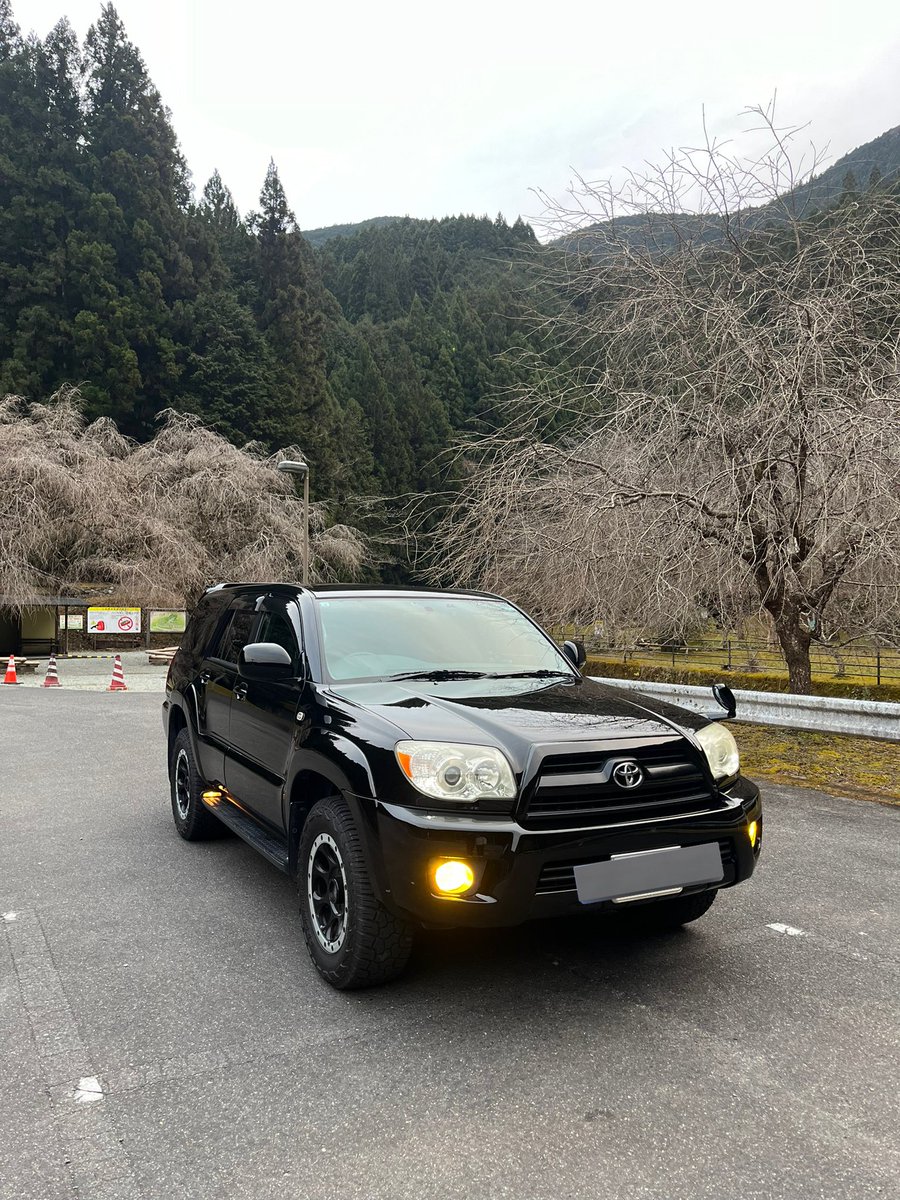 HRC0ing2's tweet photo. 元々は愛知トヨタだったサーフ君
感慨深い
2TRはオイル交換さえしてたら15万キロ超えても全然余裕
元新車オーナーさすがにXにはいてないよな（笑）
二駆のくせに燃費は良くないけど普通に下取り金額考えてもコスパいい車
#ハイラックスサーフ　#TRN210W https://t.co/vpW4HEheTh