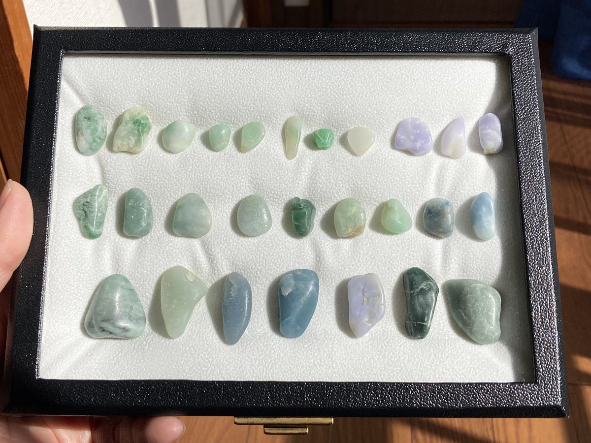 中国景泰藍　蓋付き小物入れ 　　　　　　　翡翠玉石　手作り ごももとみようよ宝石の飾り方 私が翡翠採取をしている海岸では