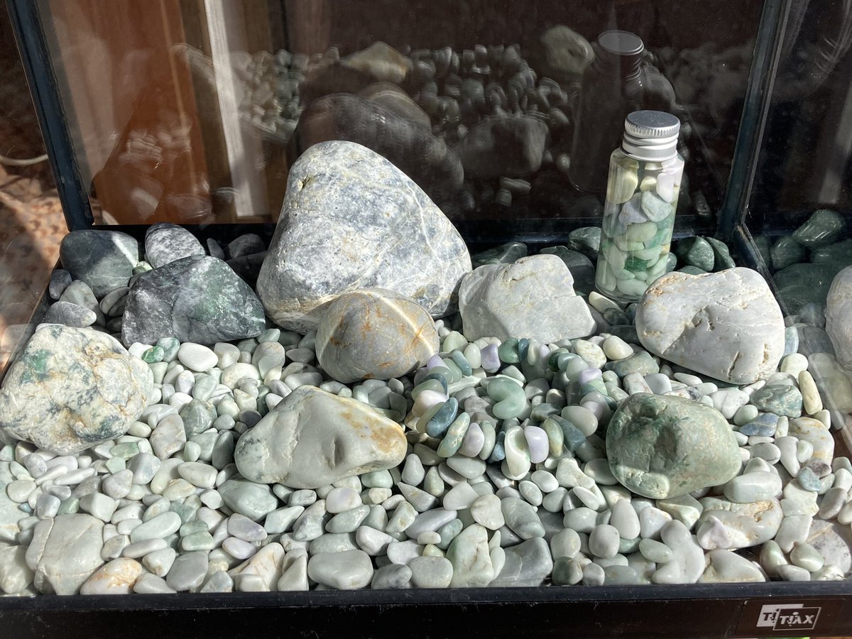 中国景泰藍　蓋付き小物入れ 　　　　　　　翡翠玉石　手作り ごももとみようよ宝石の飾り方 私が翡翠採取をしている海岸では