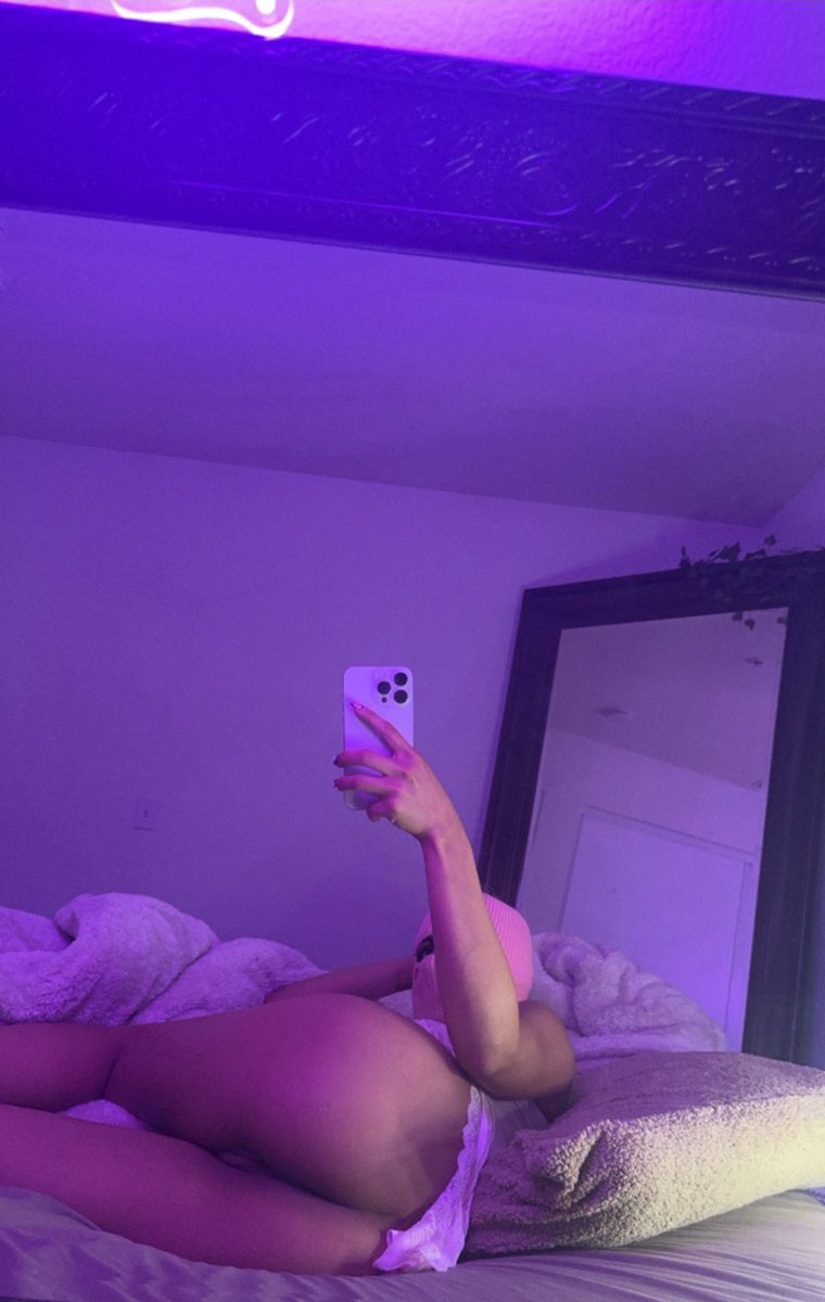 lylababy333's tweet photo. Wanna be big spoon ? https://t.co/3YnNtv3Y79