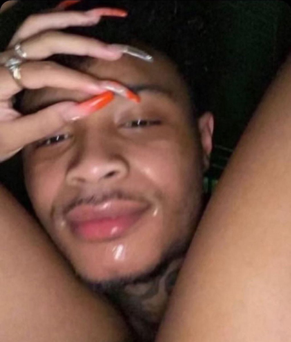 devNEJ's tweet image. Guys on Valentine’s Day…  eating their Valentine gift 🎁