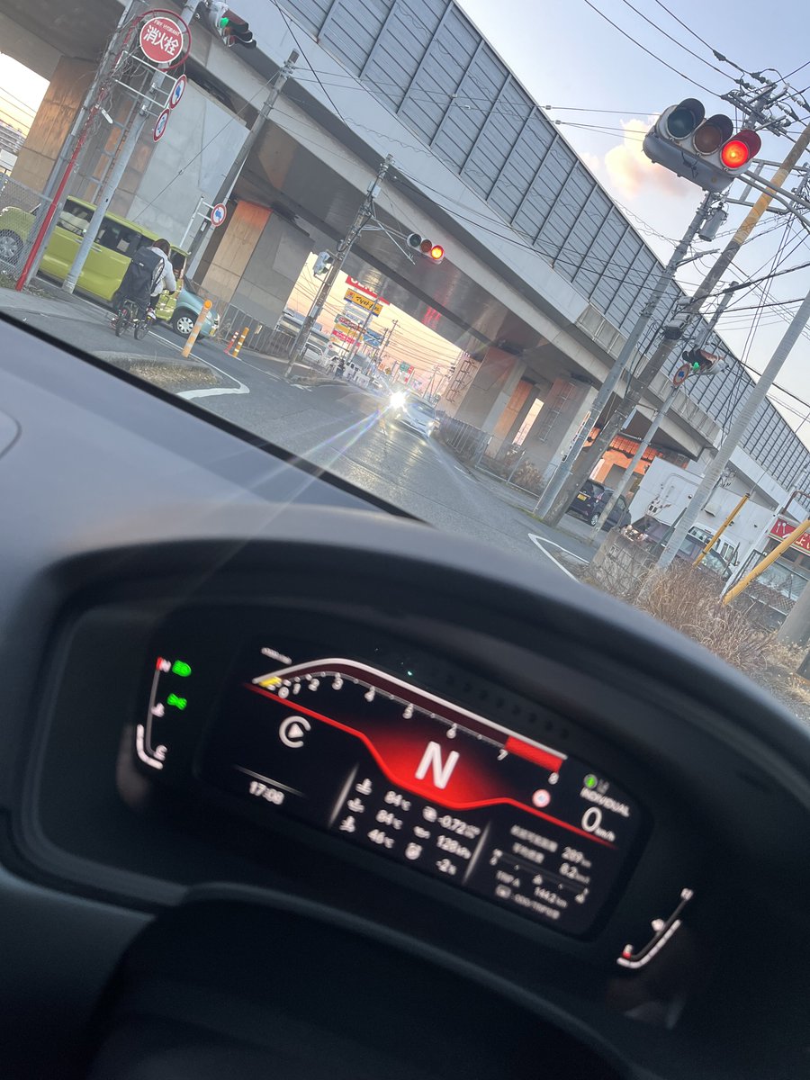 光軸いかれすぎだろまさかこの時間から上向きか？