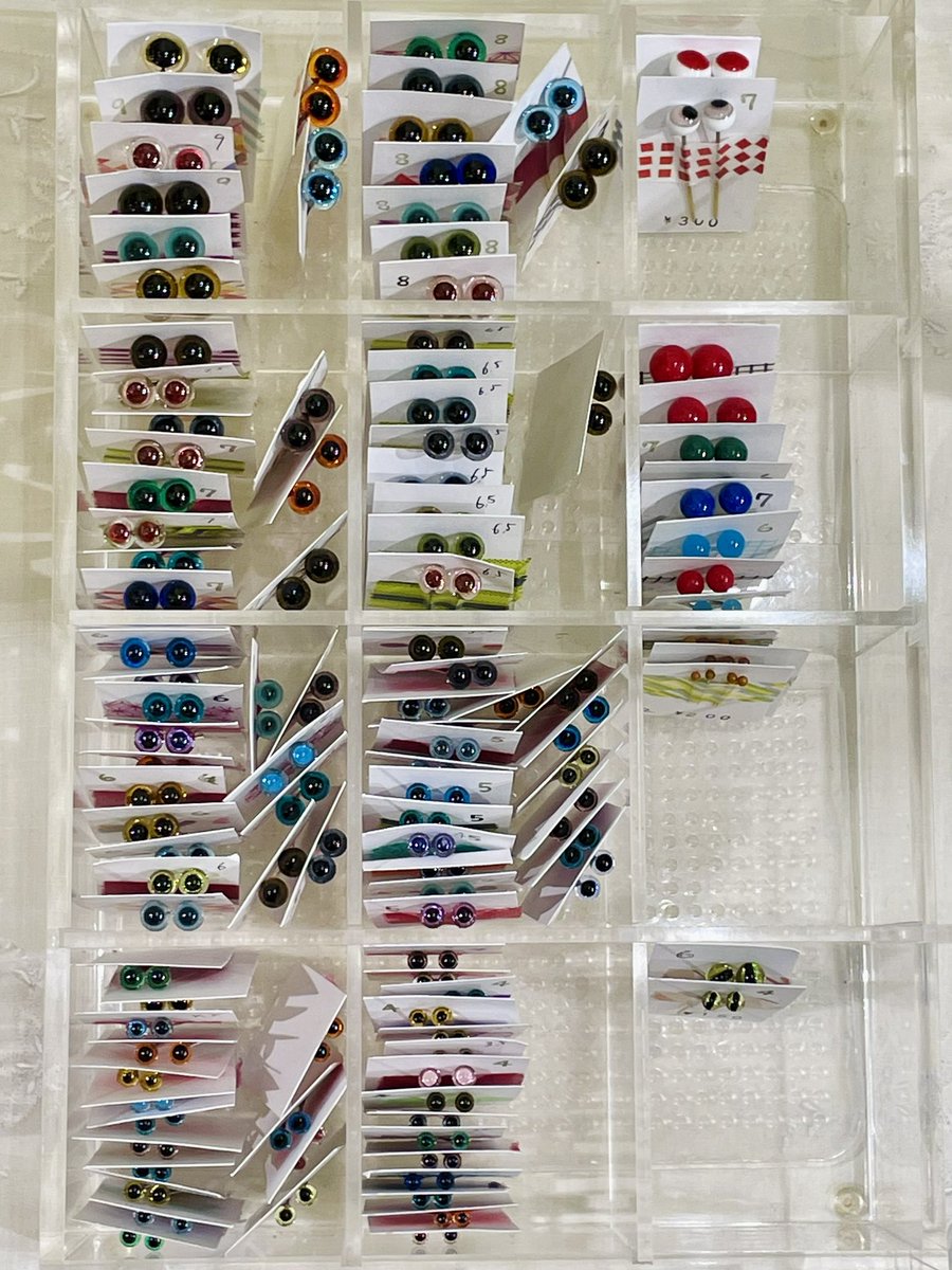 ご好評により、当店ではほぼ完売状態だったMori's Bear様のグラスアイが入荷しました！

瞳孔ありのアイが3.5mm〜9mmまでたくさん入ってきております👀✨

多くのぬいぐるみ作家様が作品作りに使用する、大人気のグラスアイです。
どうぞ、じっくりご覧になってお選びくまさいませ🧸

<a href="/mbfsidea2018/">M*B*F グラスアイアカウント</a>