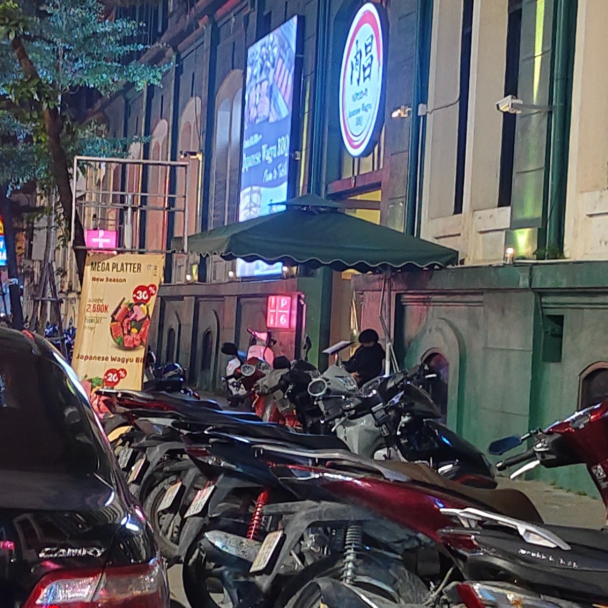 JioMiko's tweet photo. P6 Sauna Hanoi Vietnam.
Grabe ka wild mga Vietnamese 🤭 dako kaayo place. Mixed mga tao. Naa mga puti. https://t.co/sAgc5xxPTh