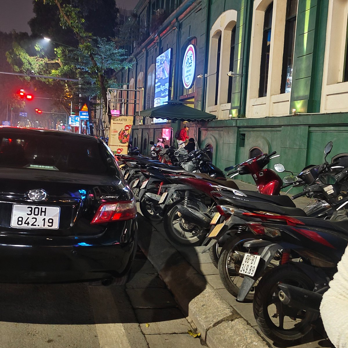 JioMiko's tweet photo. P6 Sauna Hanoi Vietnam.
Grabe ka wild mga Vietnamese 🤭 dako kaayo place. Mixed mga tao. Naa mga puti. https://t.co/sAgc5xxPTh