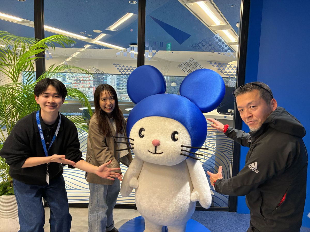 maguronotakumi's tweet photo. 日本発のテクノロジーカンパニー、株式会社ZEALSさん本社(目黒区)へ訪問!鮪匠HPにAiエージェント「ツナエちゃん」の導入経緯のインタビュー・・近い将来、言語の壁をぶち壊し、マグロ解体ショーのリアルな現場にもomakaseAIロボットを導入する日が・・Σ(・ω・ノ)ノ!#鮪匠 #zeals #おもてなし革命 https://t.co/vo3EwUZFdy