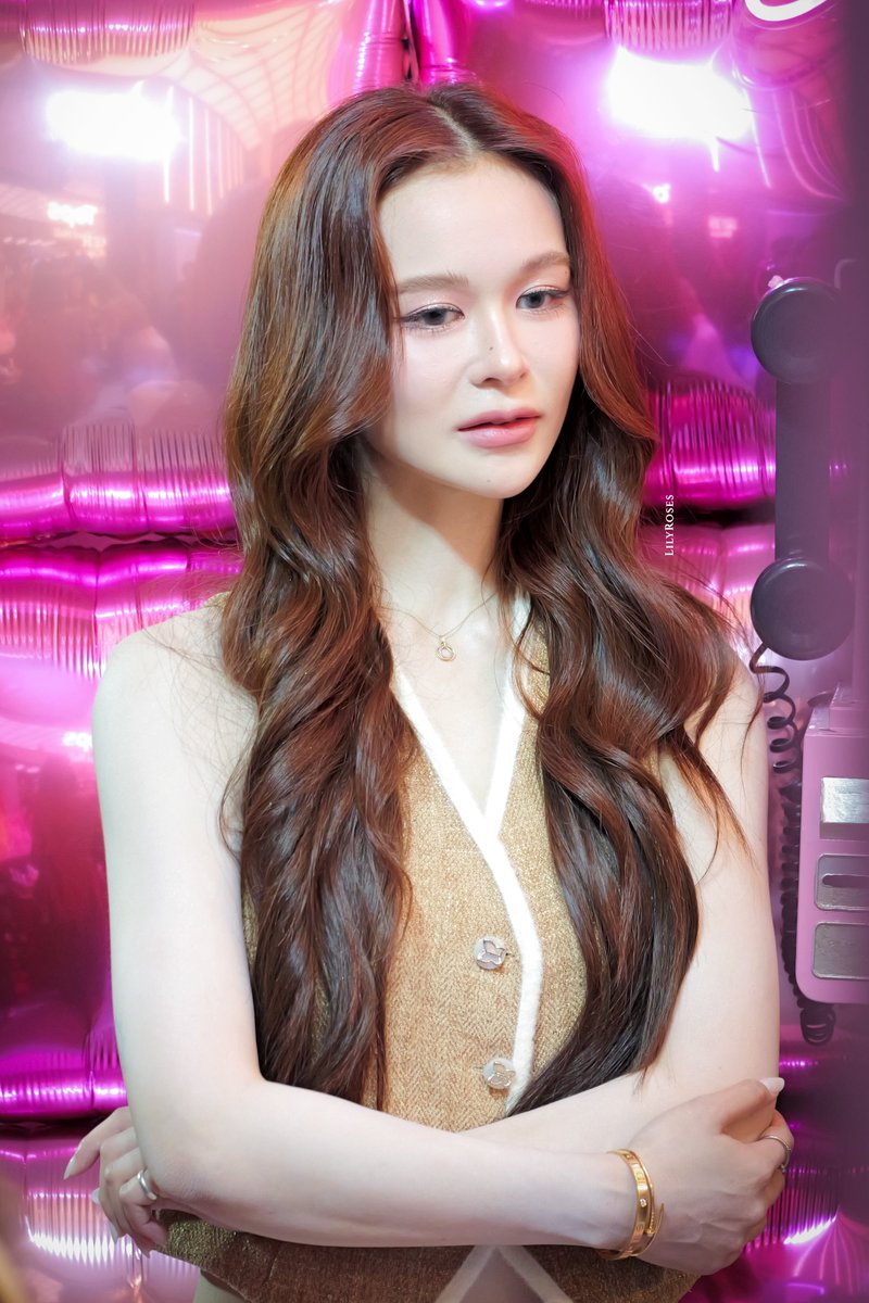 LilyRoses tweet media