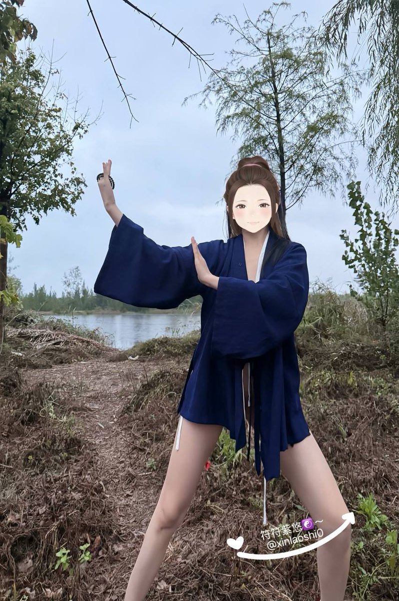 在我眼里，赤身裸体不是色情，而是本真。毕竟本来就是赤裸而来，生不带来死不带去～

往往这种状态下，干什么都好开心。最近喜欢河边小坐，有没有人想和小道士偶遇的，如果有可能，可以探讨下房中术哦…