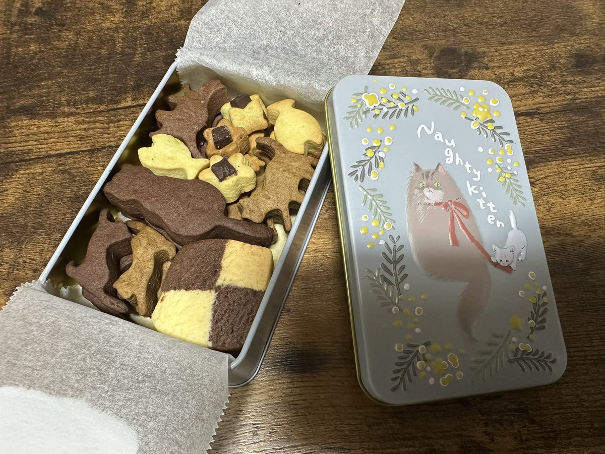 はい🤲前乗りハッピーバレンタイン🫶 お姉様へ🫶ネコネコクッキー缶