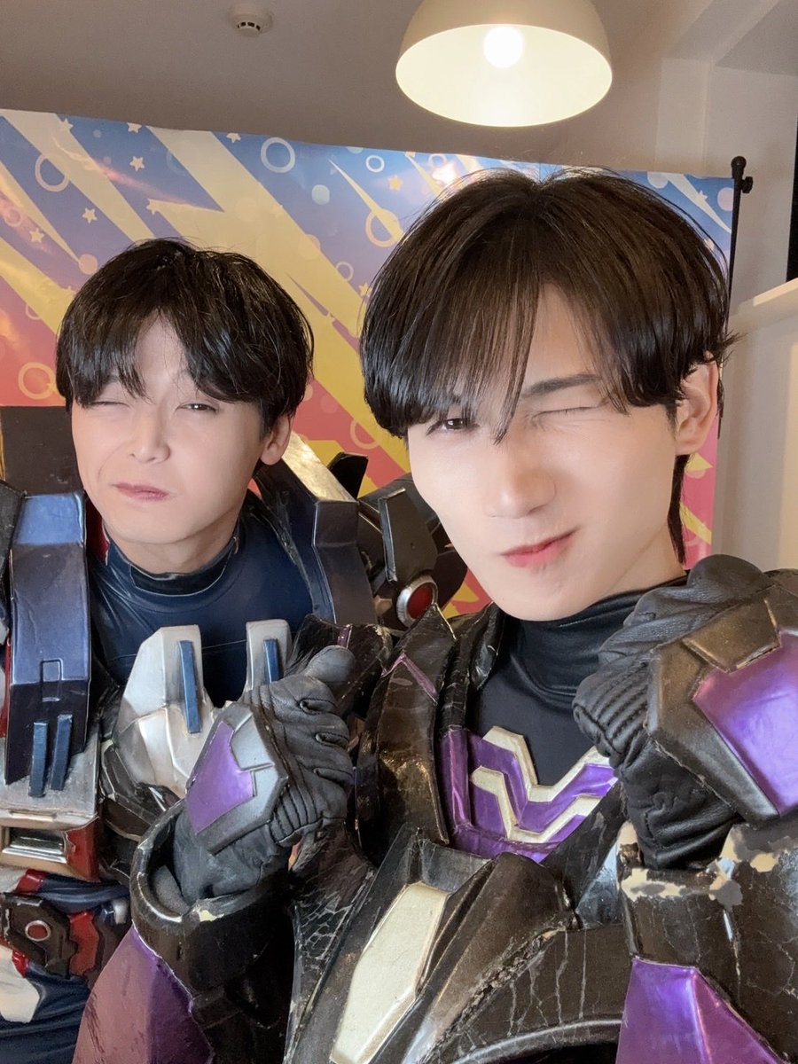 本日のTiktok大作戦のメンバーは
🔴🟣でした！✨✨
ビラを受け取ってくれたキミ♡
ありがとう！！！
ただいまより、
今日のメンバーでTiktok公式配信します🤘

まさ兄のカイトの真似は似ていますか？
#特撮BROTHERZ 
#裏原BROTHERZ 
#Tiktok大作戦