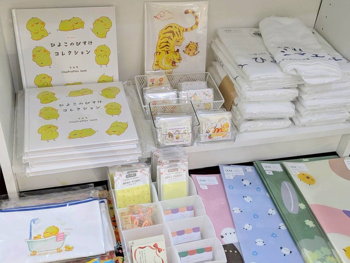 ＼ひよこカフェPARTY!!開催中／
本日お昼頃の売り場の様子の写真です☀️
原画は1点お迎えいただいているようです〜ありがとうございます🐣✨
会期はまだまだ長いので、ぜひお越しくださいませ！☕️🍰
私も遊びに行く予定を立て中です💭
#ひよこカフェPARTY
#ことりカフェ