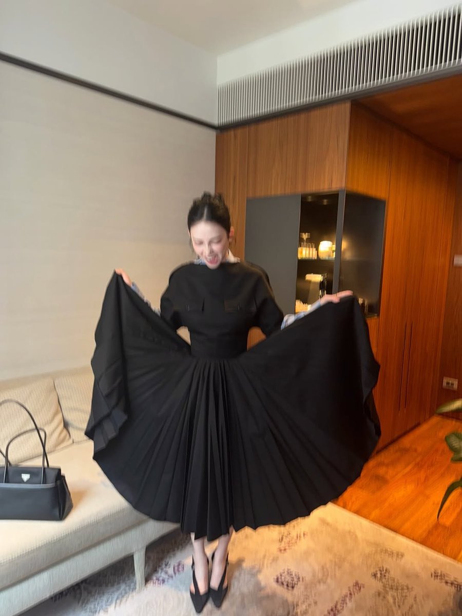 Gallery of K tweet media