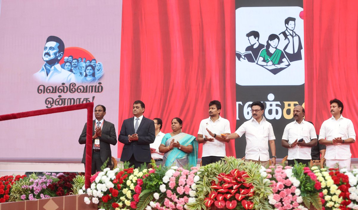 Udhaystalin's tweet photo. தமிழ்நாட்டு இளைஞர்களின் அரசுப்பணி கனவை நம் #திராவிட_மாடல் அரசு தொடர்ந்து நனவாக்கி வருகிறது!

அந்த வகையில், சென்னை நேரு உள்விளையாட்டு அரங்கில் நடைபெற்ற விழாவில், TNPSC, USRB, TRB, MRB உள்ளிட்ட தேர்வு முகமைகள் மூலம், தமிழ்நாடு அரசுப்பணிக்கு தேர்வாகியுள்ள சுமார் 9,801 பேர��க்கு மாண்புமிகு முதலமைச்சர் @mkstalin அவர்கள் இன்று பணி நியமன ஆணைகளை வழங்கிய நிகழ்வில் பங்கேற்றோம்.

இந்த விழாவில், நம் முதலமைச்சர் அவர்கள், ரூ.3.38 கோடி மதிப்பில் கட்டப்பட்டுள்ள அண்ணா நிருவாகப் பணியாளர் கல்லூரி பணியாளர்கள் குடியிருப்புகளைத் திறந்து வைத்து,

அரசுத்தேர்வுகளுக்கு தயாராகும் இளைஞர்களுக்கு உதவும் வகையில் தேர்வுக்களம் Mobile App மற்றும் இணையதளத்தின் பயன்பாட்டை தொடங்கி வைத்���ு,

ரூ.62.50 கோடி மதிப்பில் கட்டப்படவுள்ள அகில இந்திய குடிமைப் பணி தேர்வு பயிற்சி மைய கட்டடத்துக்கு அடிக்கல் நாட்டினார்கள்.

அரசு பணியில் இணைந்துள்ள அத்தனை இளைஞர்களுக்கும் என் அன்பையும் வாழ்த்தையும் தெரிவித்துக் கொள்கிறேன்.

@Subramanian_ma @Anbil_Mahesh @Kayalvizhi_N