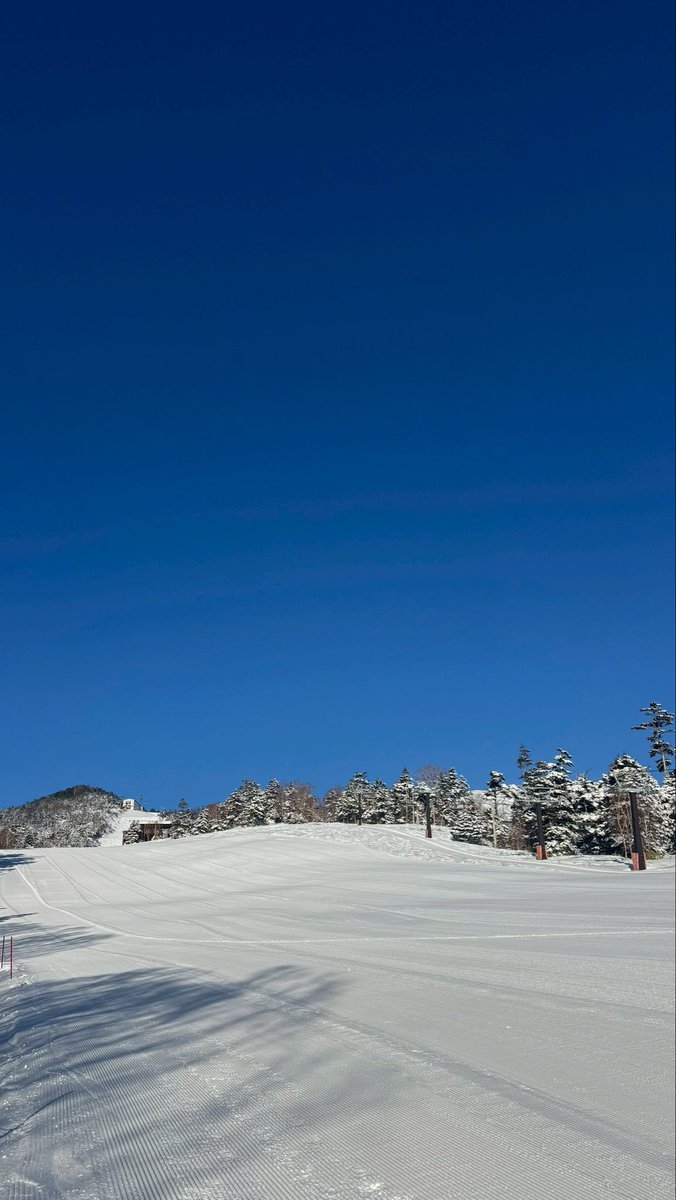 ontakeskijo's tweet photo. 本日もご来場ありがとうございました❗️
最高の週末をご提供できます！
新雪のあとの冷え込み具合で整地バーン���最高のコンディション！
今夜、エキスパートコースも圧雪整備入ります‼️コブもリセット予定です。
明日の地域キャンペーンは"東海・関西"です！
1時間前倒し営業です！
7時30分リフト運行開始‼️

ご来場心よりお待ちしております💙
