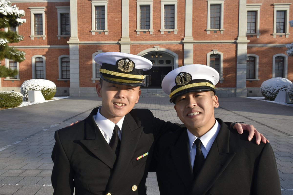 幹部候補生学校で共に学ぶ兄弟がいる。 幹部候補生としての志を胸に