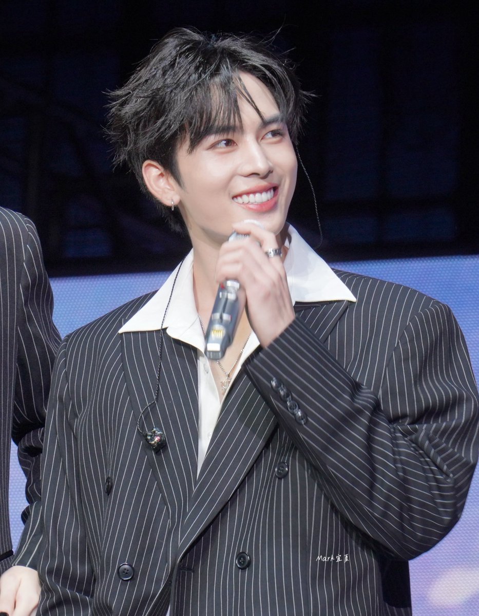 คุณหนูของคุณแม่~~~~~

JASPER KINDLED FIRSTRISE

#RISERCONCERTD1