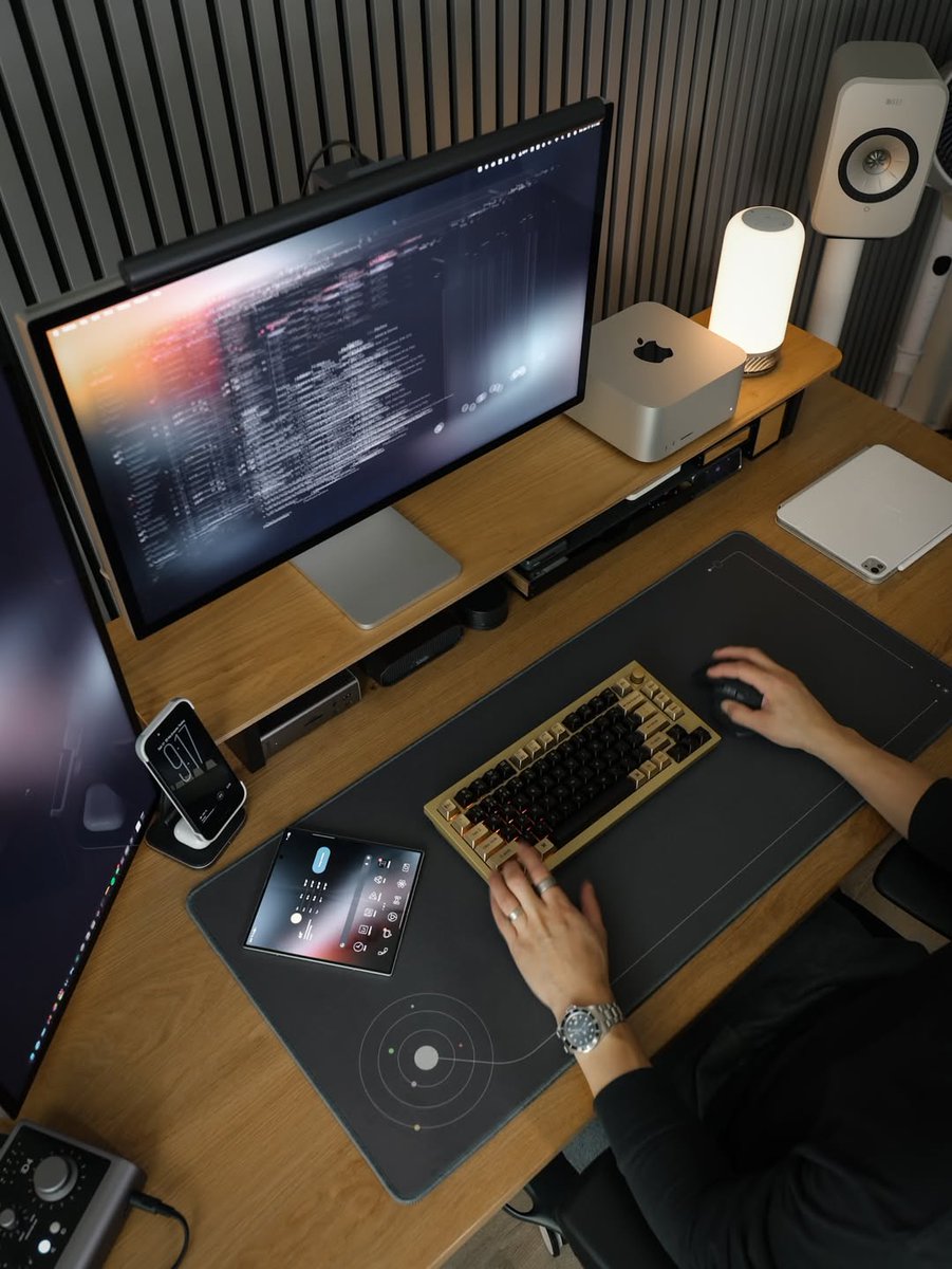 KeychronMK's tweet photo. That epic desk setup moment with the Q1 HE Copper Edition.
📸by nvzion (IG)
#Keychron #KeychronQ1HE #CopperKeyboard #CustomKeyboard #MagneticSwitchKeyboard #DeskAesthetics #KeyboardEnthusiast https://t.co/a9OMQMBqqU