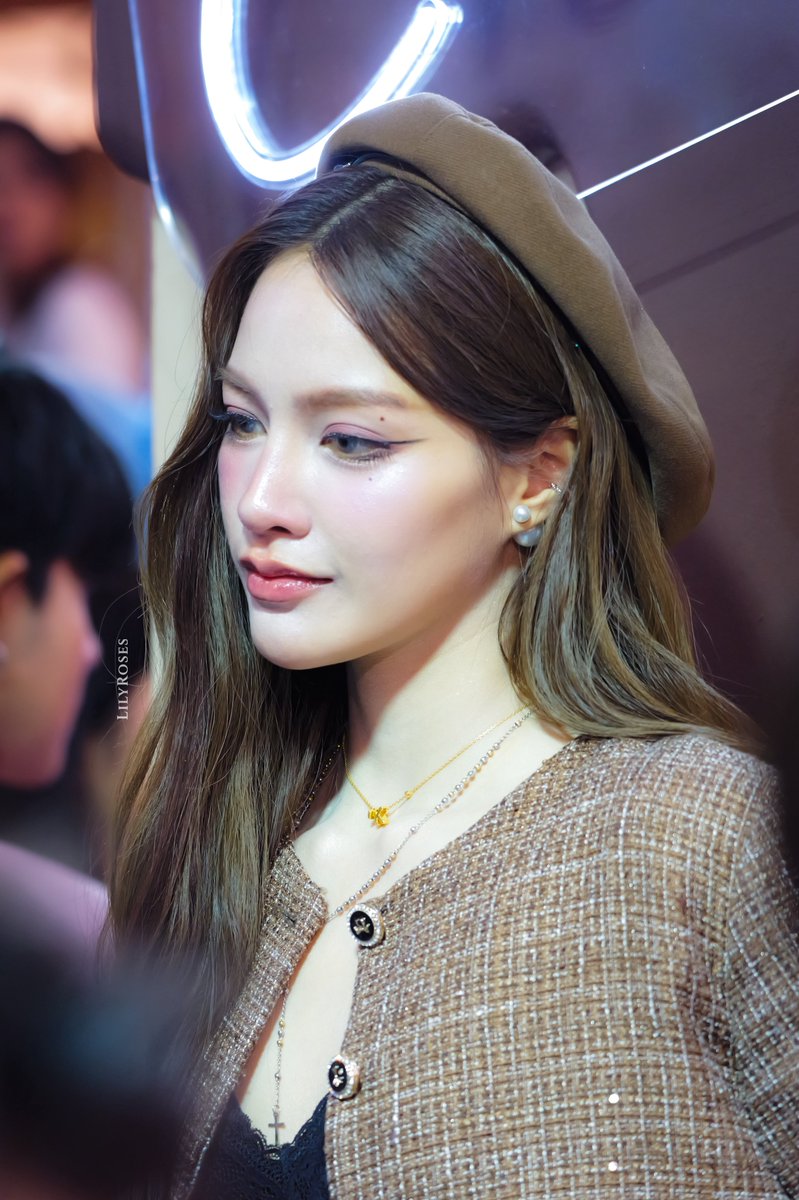 LilyRoses tweet media