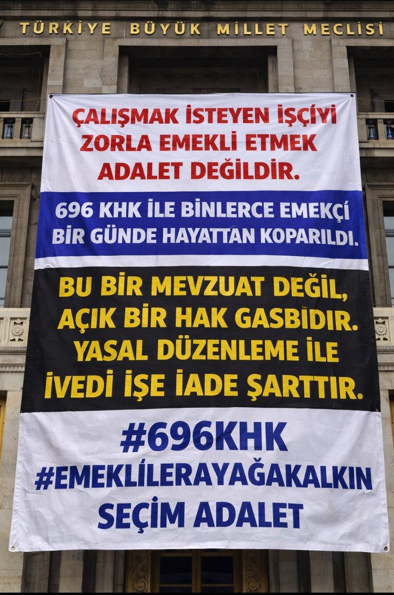 Hlya29802713's tweet photo. 🛑 GÖRMEZDEN GELİNİYORUZ
696 KHK ile zorla emekli edilen binlerce insan var.
Genç yaşta işsiz, eksik primle düşük maaşa mahkûm edildik.
Bu adaletsizlik daha ne kadar sürecek? #BJKvALY #FBvGB
@RTErdogan @dbdevletbahceli https://t.co/cYRtB2n0kq