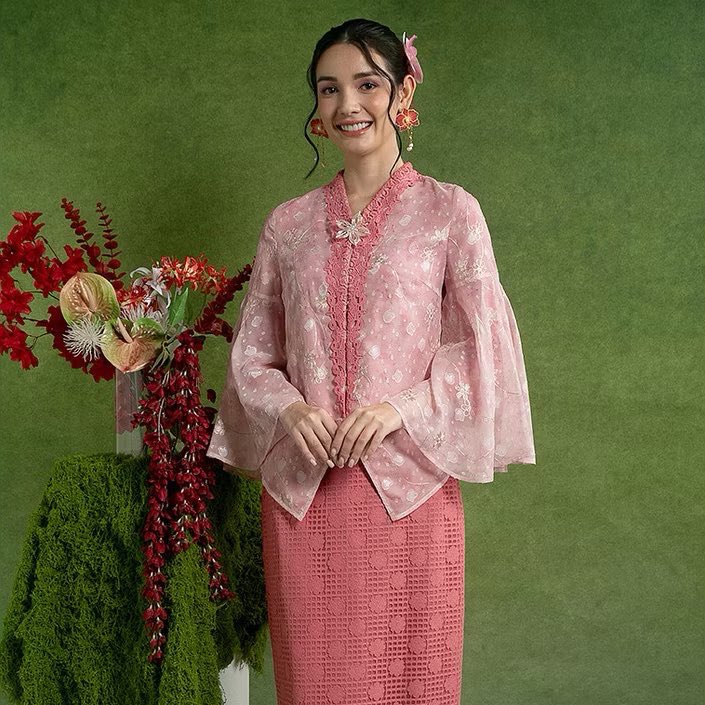 Lupakan jelah niat nak baju raya below rm100 tu. Lepas tengok collection raya dia lebih baik beli drpd menyesal tak beli😮‍💨 setahun sekali gitu🤫