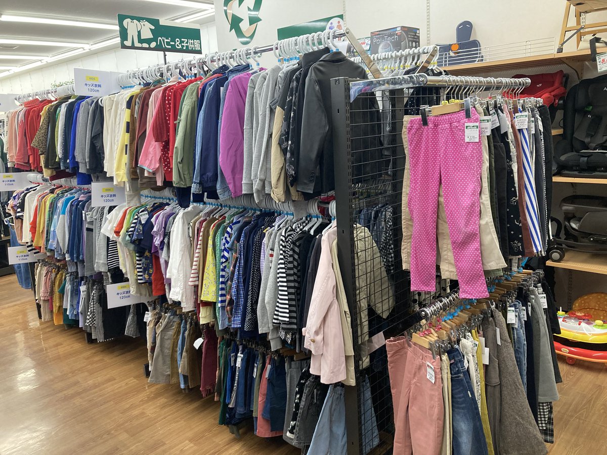 offhouse_ritto's tweet photo. オフハウス草津栗東店では、子供服の買い取りを強化しております。
普段遣いのお洋服から、入園入学式のスーツ・スポーツウエアなど、お子様が大きくなって、ご不用にになった子供服がございましたら、ぜひ当店にお売りください。
#古着　#子供服　#入園式　#入学式　#卒園式　#卒業式 https://t.co/x2UQKuSvDf