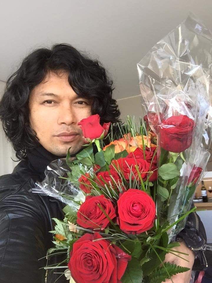 14 กุมภา พร้อมหอบช่อดอกไม้ไปให้แอน