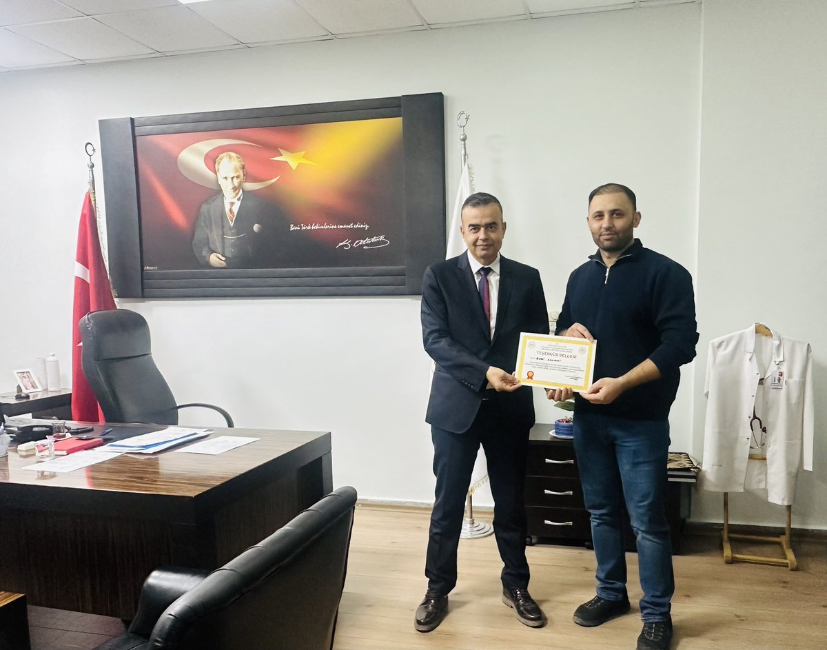 Hastanemizde Hemşire Görevinde Çalışan Sn. Emir SALKIN tayini çıkması münasebeti  ile Başhekimimiz Uzm.Dr. Hakkı Özdoğan tarafından teşekkür belgesi takdim edilmiştir. Kendisine bundan sonraki çalışmalarında başarılar diliyoruz.
<a href="/saglikbakanligi/">T.C. Sağlık Bakanlığı</a> 
<a href="/sbkhgm/">Kamu Hastaneleri Genel Müdürlüğü</a> 
<a href="/Osmaniyesaglik/">Osmaniye İl Sağlık Müdürlüğü</a>