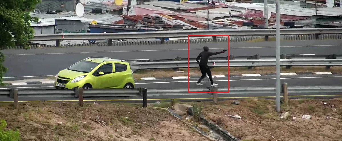 CapeTownFreeway's tweet photo. Incident: N2 Inbound on Airport Approach, services on scene #ShareTheRoad https://t.co/TxnsvWx38J