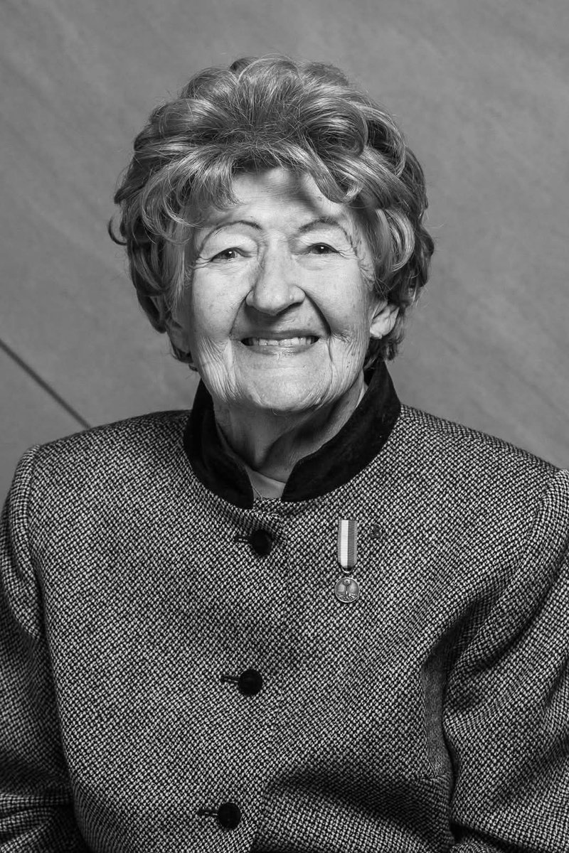 W wieku 104 lat odeszła Janina Rożecka z domu Gutowska – Sprawiedliwa wśród Narodów Świata, żołnierz Armii Krajowej, żołnierz Powstania Warszawskiego.

Anioł 💔

Niech Jej dusza zostanie związana w węzeł życia