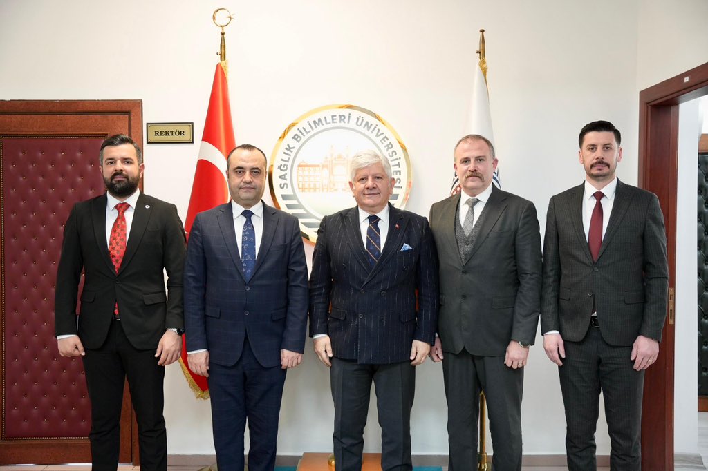 Kıymetli rektör hocamı üniversitemizin Gülhane külliyesinde ziyaret ettim. Buhara’da bulunan İbni Sina Tıp Fakültemizdeki görevlendirme sürecimle ilgili kendilerine bilgi ve gözlemlerimi  arz ettim. Hüsnü kabülleri, ufkumu açan bilgi-birikimi ve her zamanki babacan tavrı için