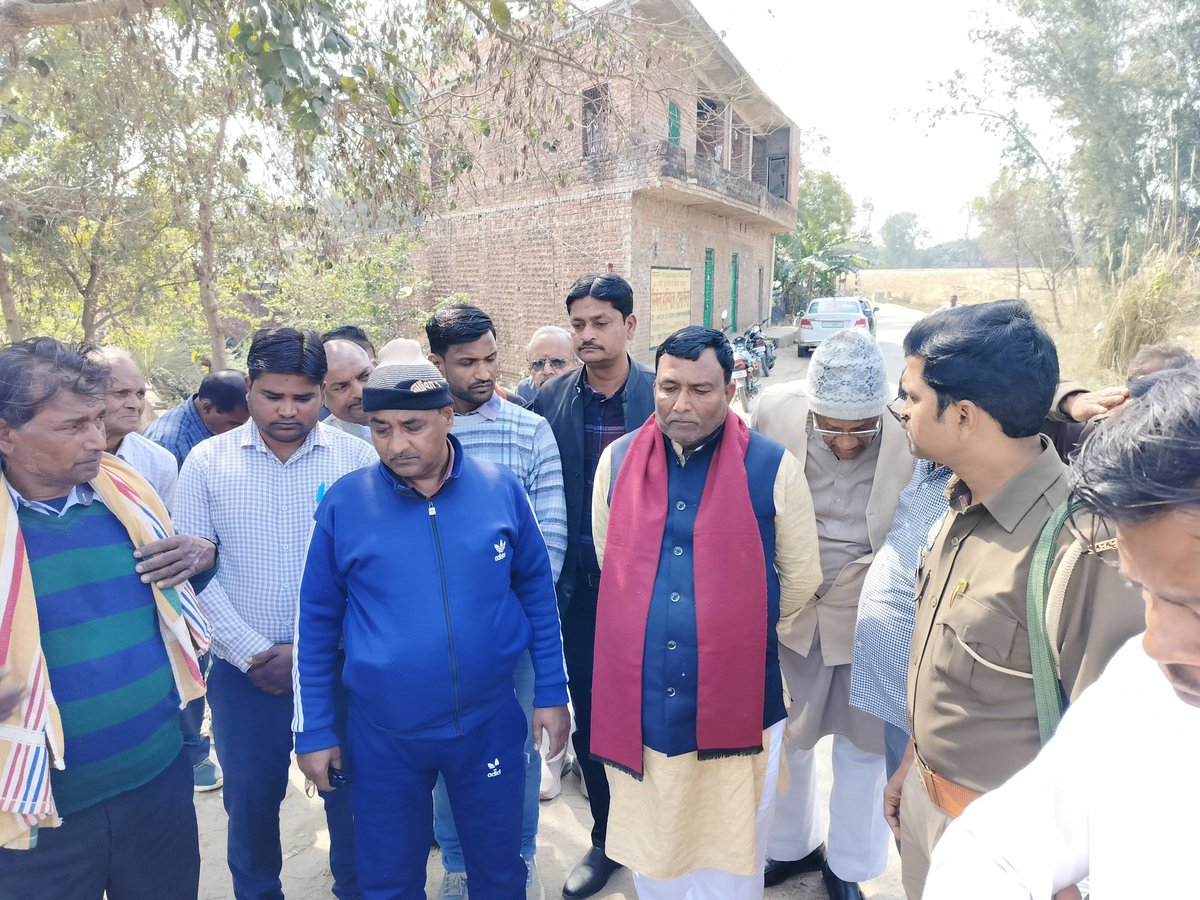 विधानसभा क्षेत्र के ग्राम नसीरपुर भिक्खन निवासी पूर्व मण्डल अध्यक्ष श्री महिपाल कटियार के निधन पर परिजनों से भेंटकर शोक संवेदना व्यक्त की।
ईश्वर से प्रार्थना है कि दिवंगत आत्मा को अपने श्रीचरणों में स्थान दे व शोक संतृप्त परिजनों को यह दुःख सहन करने की शक्ति प्रदान करे।
ॐ शांति