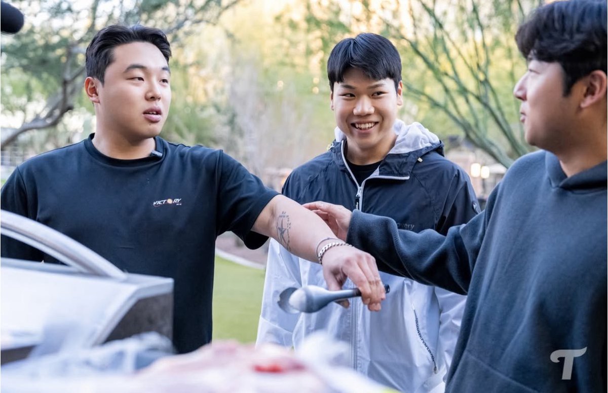 저는 이사진이 제일 웃긴 것 같아요