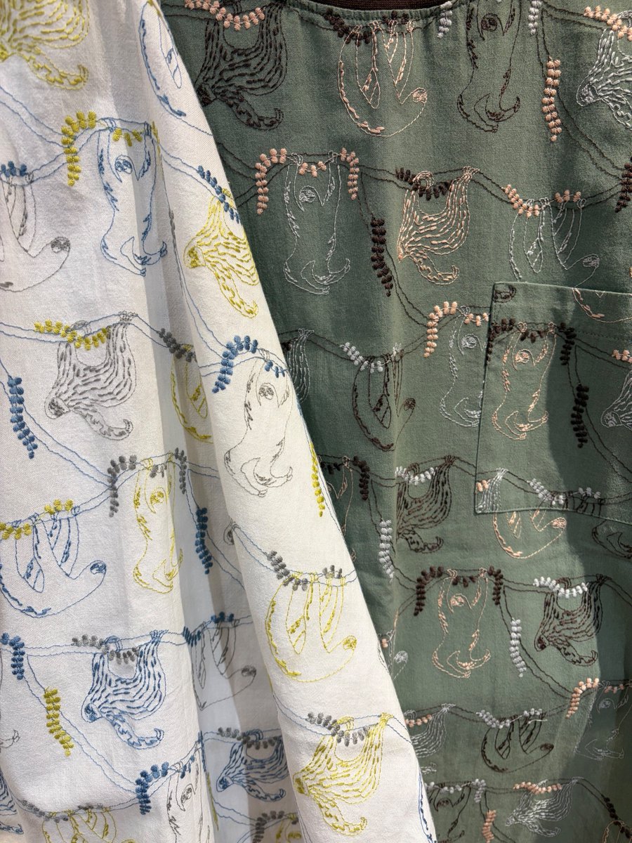 marbleSUD_tsite's tweet photo. ナマケモノ🦥入荷しました✨

木々の間をぶらぶらお散歩している様子を
遊び心のある色合いで描きたいました😊♩

やさしいカラーのコットン素材で、ロングシーズン
使っていただけます🙌

#マーブルシュッド #枚方Tサイト https://t.co/dfJl800HDD