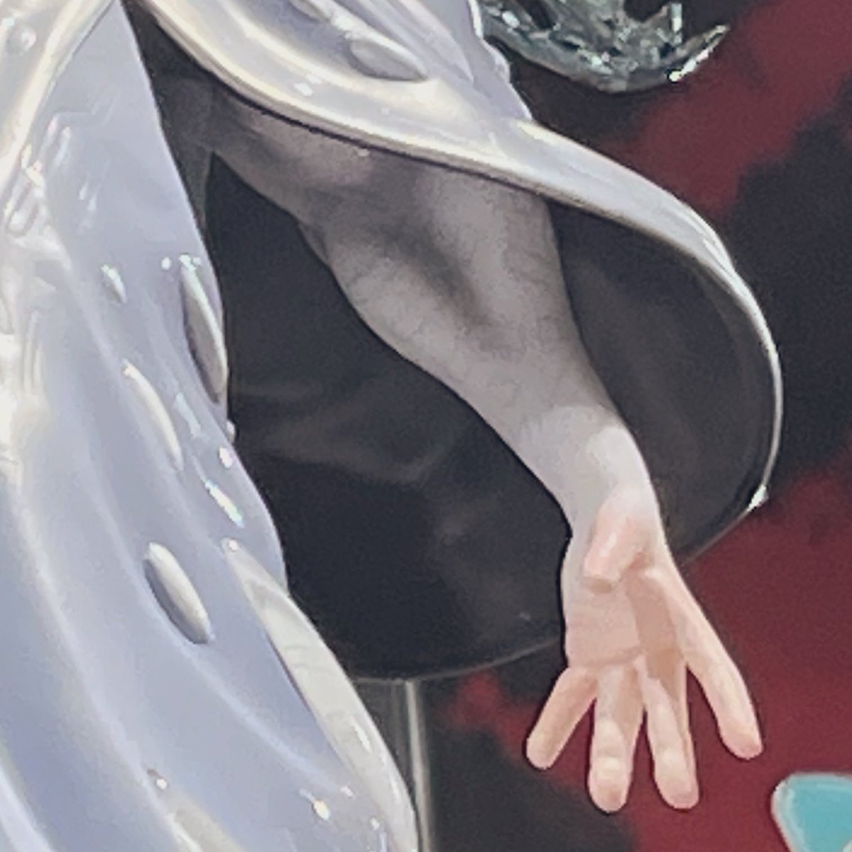 兄フィギュアおすすめポイント①ローブからちらりと覗く、この！！！！！！逞しい腕ッッッッッ！！！！！！！