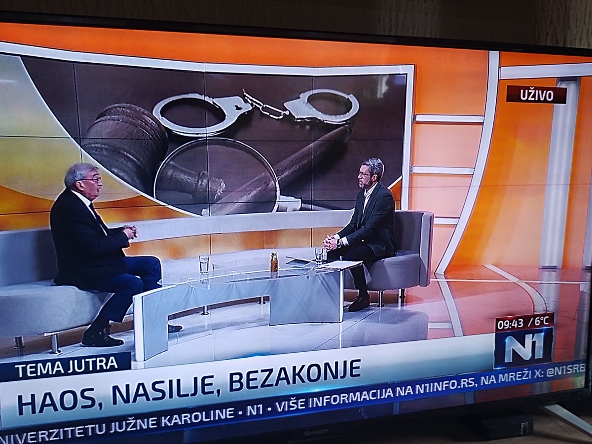 HUREM🕸PHIDIAS @ ja u stvari volim leto i moreee.. tweet media