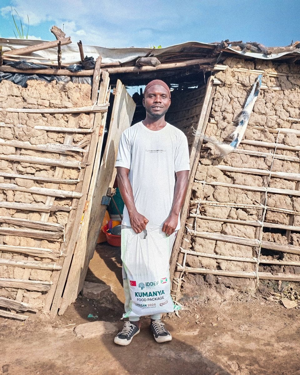 iddef's tweet image. Ramazan-ı Şerif öncesi kumanya dağıtımlarımıza başladık. 🌙

Hazırladığımız gıda paketlerini Burundili ihtiyaç sahibi ailelere ulaştırıyor, Ramazan’a boş mutfaklarla değil; dolu sofralarla girmelerine vesile oluyoruz.

Bir kumanya; bir evde tencerenin kaynaması, bir çocuğun…