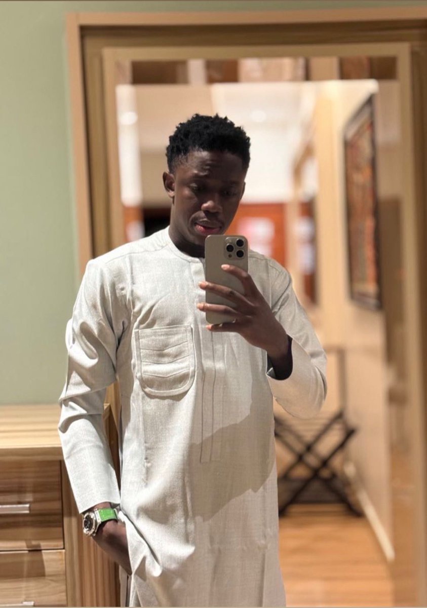 Akindamolafx's tweet image. If the money can’t buy HOUSE, rent one!!
If the money can't buy CAR, Dress Well!!
If the money can't buy DRESS eat First!!
If your money can’t buy FOOD, fast and pray🙏