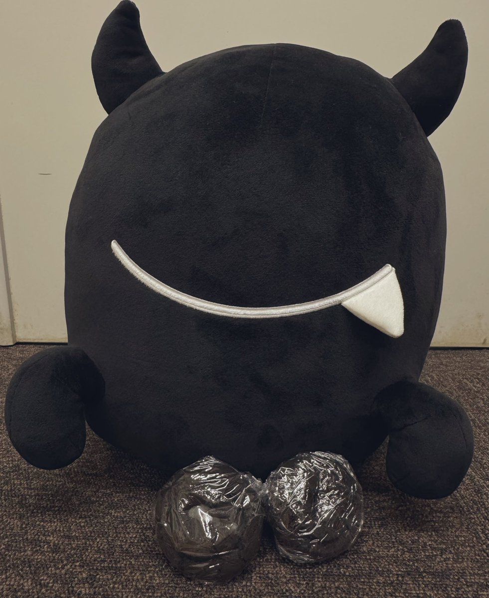 【速報】オバケくん、一足お先に…🍫✨
明日のバレンタインを前に、チョコ🍩をゲットしました🙌←手作り
心なしか、いつもよりドヤ顔に見えませんか？笑
激動の1週間、最後はほっこりニュースで。
皆さん今週もお疲れ様でした！
素敵な週末＆バレンタインを💘
#静岡産業大学 #バレンタイン #モテ期到来