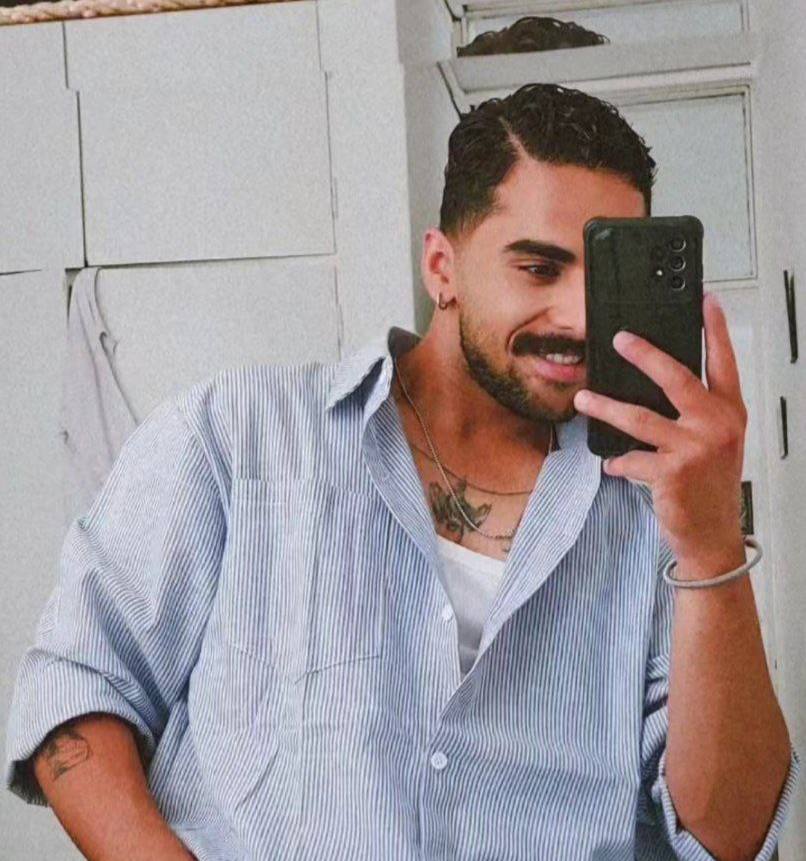 لطفا هشتک بزنید از اعدامش جلوگیری کنیم 
#عرفان_بخشی ۲۰ سالشه و توی شاهرود زندگی میکنه 
۱۹ دی گرفتنش و شنبه دادگاه داره. هیچ‌جا 
اسمی ازش نیست، صداش باشیم.
#R2PforIran
<a href="/realDonaldTrump/">Donald J. Trump</a>