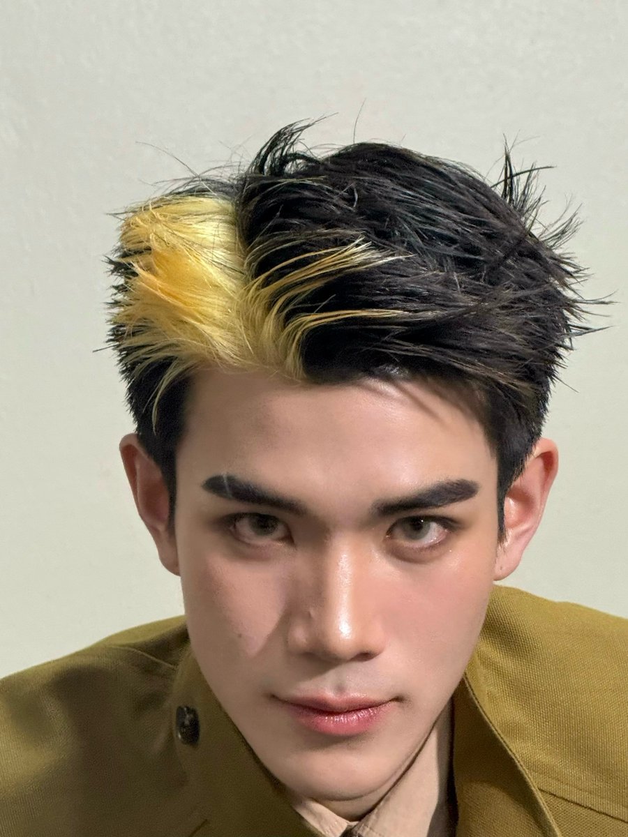 ทำการบ้านมาสุดๆ ชีอยากมาเสิร์ฟทุกคน
แบบนี้เรียกว่ารักได้มั้ยยยย ❤️

THE FIRST RISE WITH GEMINI 
ARTIST FOURTH RISE ON STAGE

#RISERCONCERTD1