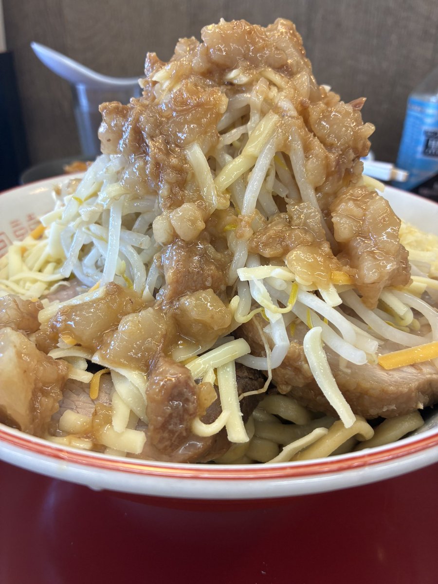 nankumo4's tweet photo. お昼に中抜けしてジラフまで
限定のダブルチーズマヨ汁なし
マヨが美味い😋
ご馳走様でした♪
#ジラフ 
#限定麺 
#ダブルチーズマヨ汁なし 
#マヨが美味い https://t.co/Zno4E0Zpuw