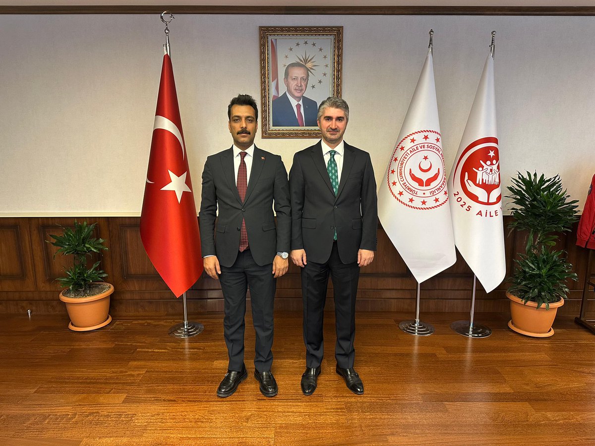 📍Aile ve Sosyal Hizmetler Bakanlığı

Aile ve Sosyal Hizmetler Bakan Yardımcımız Sayın Zafer Tarıkdaroğlu’nu makamında ziyaret ettim.

Nazik kabulleri ve samimi misafirperverlikleri için kendilerine teşekkür ediyorum. Şehrimizde yürütülen sosyal hizmet çalışmaları, aile yapısının