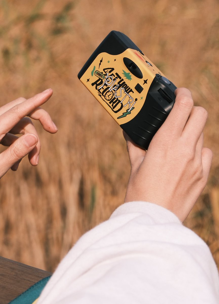 𝑺𝒆𝒕 𝒀𝒐𝒖𝒓 𝑹𝒆𝒄𝒐𝒓𝒅.

📸Oscar Piastri Chinese GP Support Merch — OSCAM (Disposable Film Camera)

1:30.641 —
That’s the time of Oscar’s first pole position in Formula 1,
It’s also the lap 𝑹𝒆𝒄𝒐𝒓𝒅 he 𝑺𝒆𝒕 at the Shanghai International Circuit

In 2026, we want every