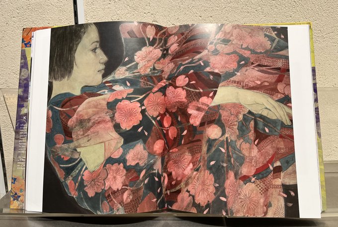SatoSakuraTokyo's tweet photo. ＼#染谷香理 画集再入荷！／  
スペイン The Guide Artistsからの到着。 ハードカバー・全224ページの貴重な初画集です。 是非、ご覧ください🌸 
#郷さくら美術館 #SatoSakuraMuseum #日本画 #Nihonga #中目黒 #Someyakaori https://t.co/bA8RCbWqbj