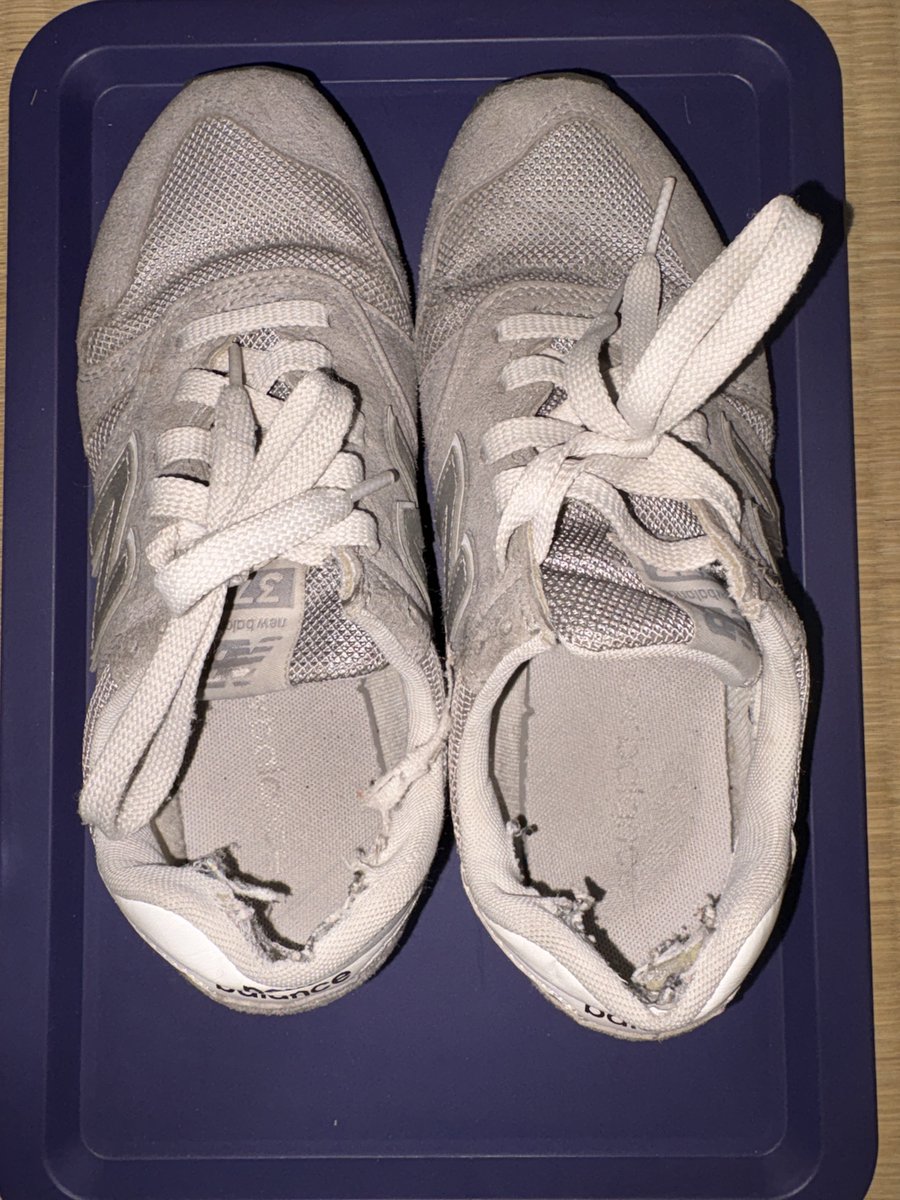 yodasaki_ashi's tweet photo. 今から酸っぱい足臭スニーカーのオークションします👣

500円スタートで
2/15の18時くらいに終了予定です。

参加のリンクはリプにあるよ！ https://t.co/k0KInh3U6y
