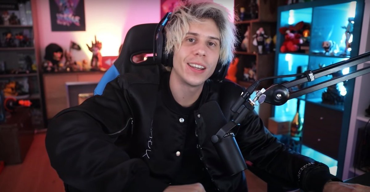 🎉RUBIUS CUMPLE 36 AÑOS🎉
Hoy el Rubius (el de la flechipolla y leyenda del gaming) cumple 36 años. Así era antes cuando solo era un jovencito confuso y así es ahora.