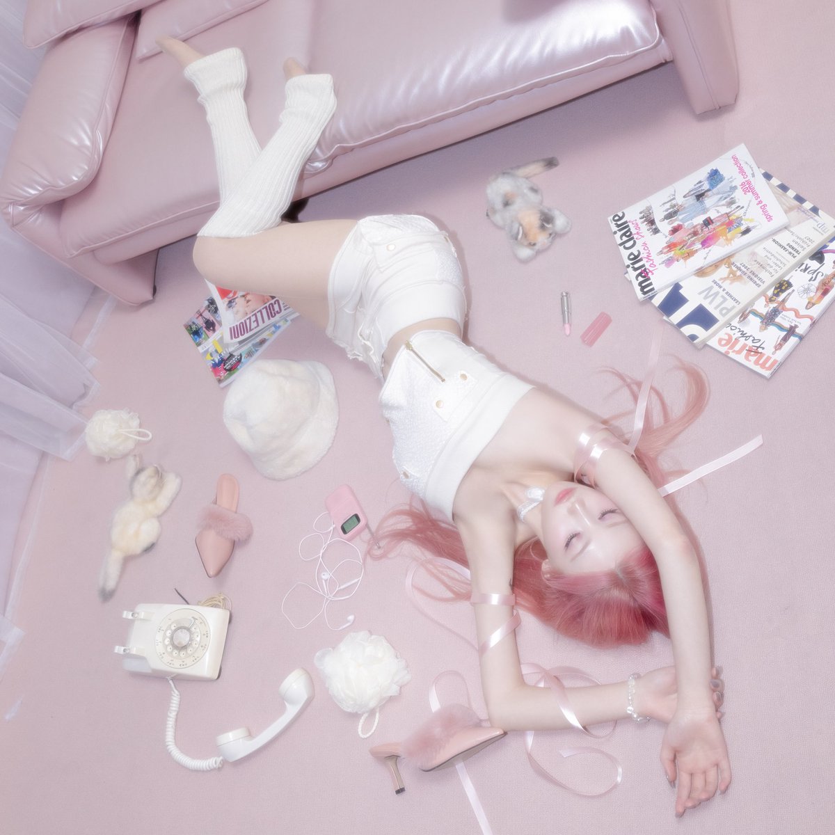 [#Suen]
수엔(Suen) 1st Full Album 
[In my room.] RELEASED.

<In my room.>
#OUT_NOW 
❗kko.to/x6ejsqvGtY

#수엔 #In_my_room