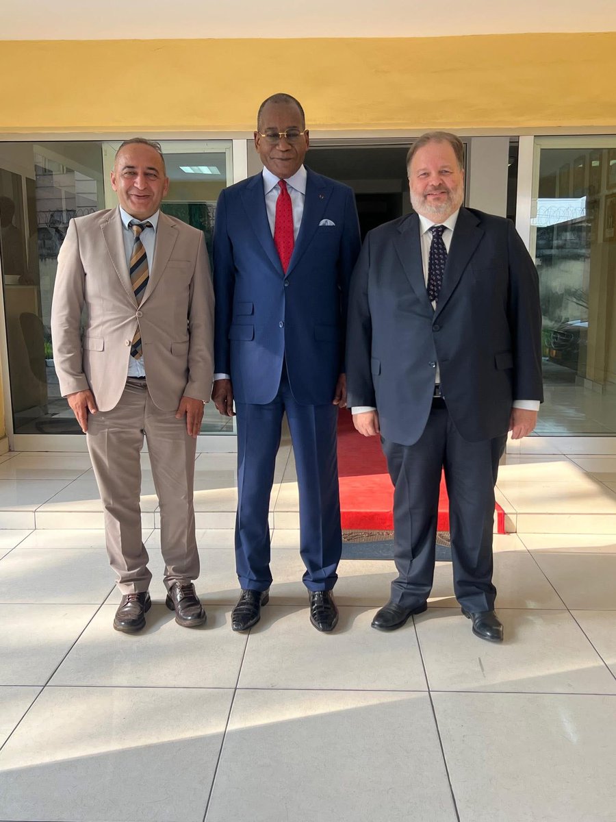 Büyükelçi Hilmi Ege Türemen ile Türkiye Maarif Vakfı Kongo Cumhuriyeti Ülke Temsilcisi Mutallip Cansızoğlu Toprak İşleri ve Kamu Arazileri ile Parlamento’yla İlişkilerden Sorumlu Devlet Bakanı Sayın Pierre Mabiala’ya 3 Şubat 2026 tarihinde bir nezaket ziyaretinde bulunmuşlardır.